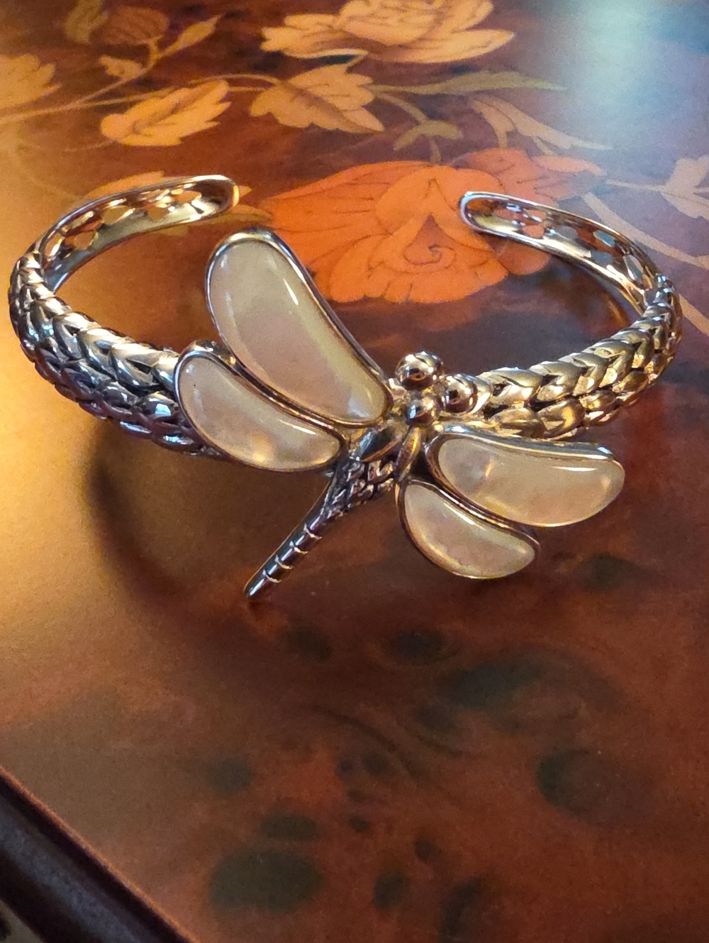 Pacific Style(TM) Fancy Mother-of-pearl Rhodium Over Silver Dragonfly Bracelet